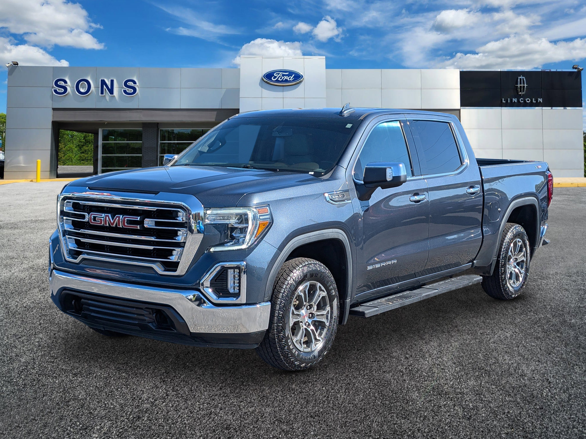 2021 GMC Sierra 1500 SLT's photo