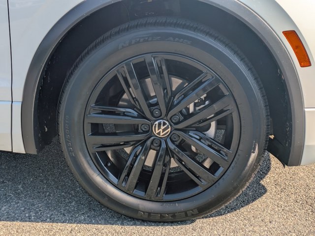 2022 Volkswagen Tiguan SE R-Line Black photo 8