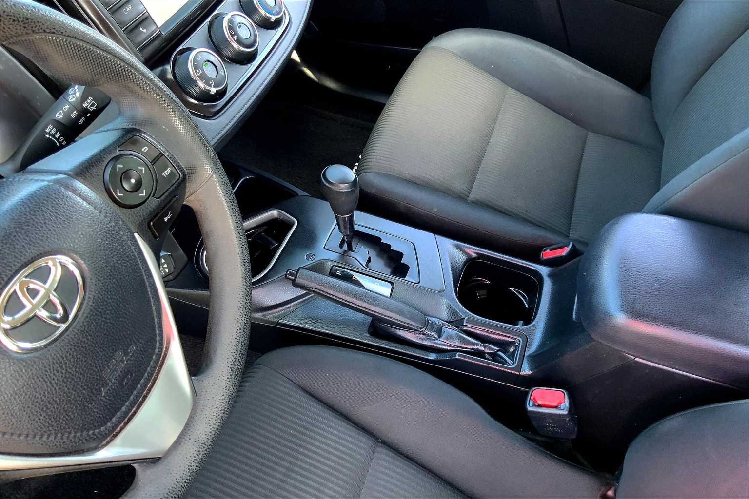 2018 Toyota RAV4 LE photo 15