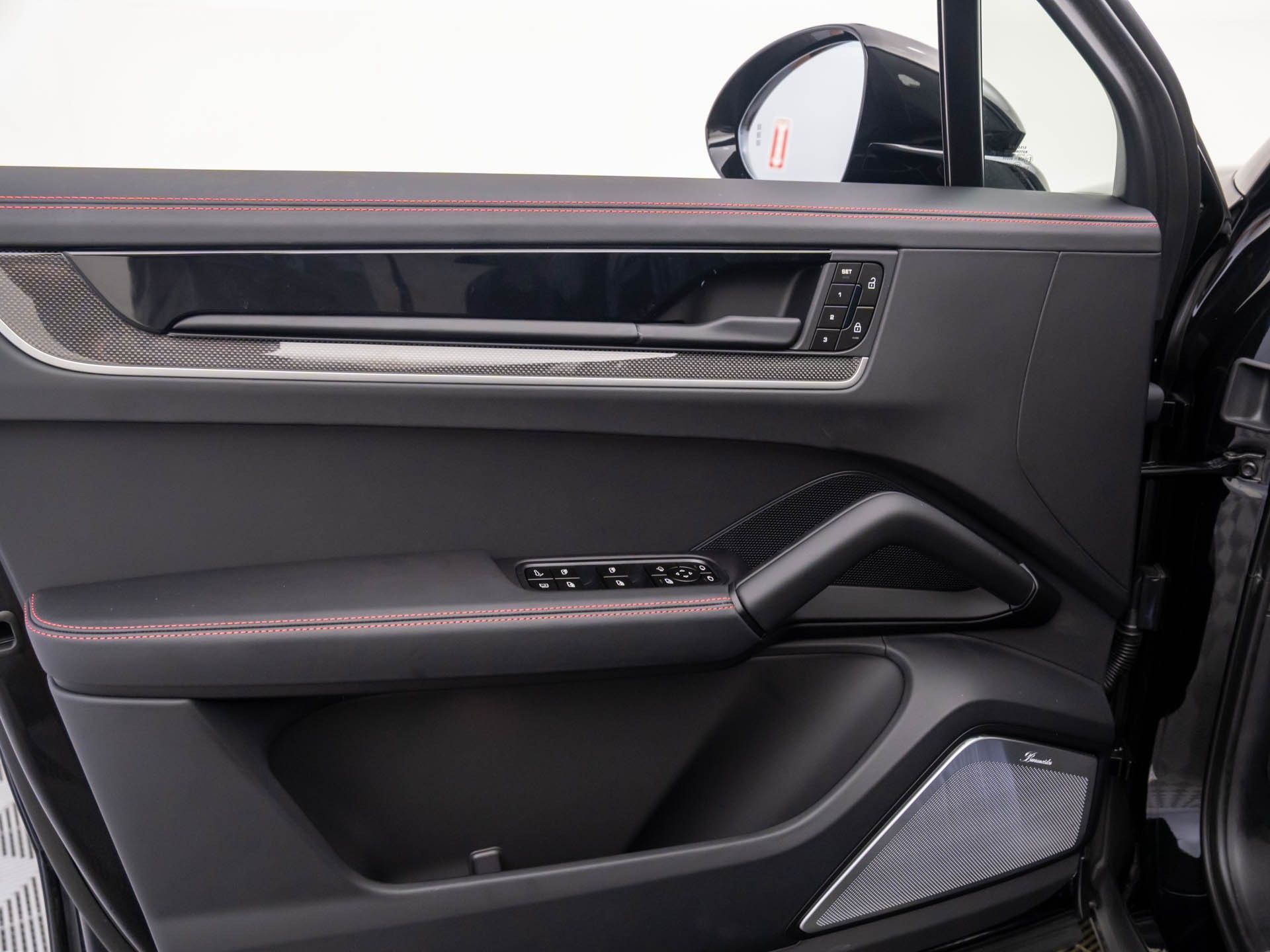 2025 Porsche Cayenne E-Hybrid Turbo photo 13