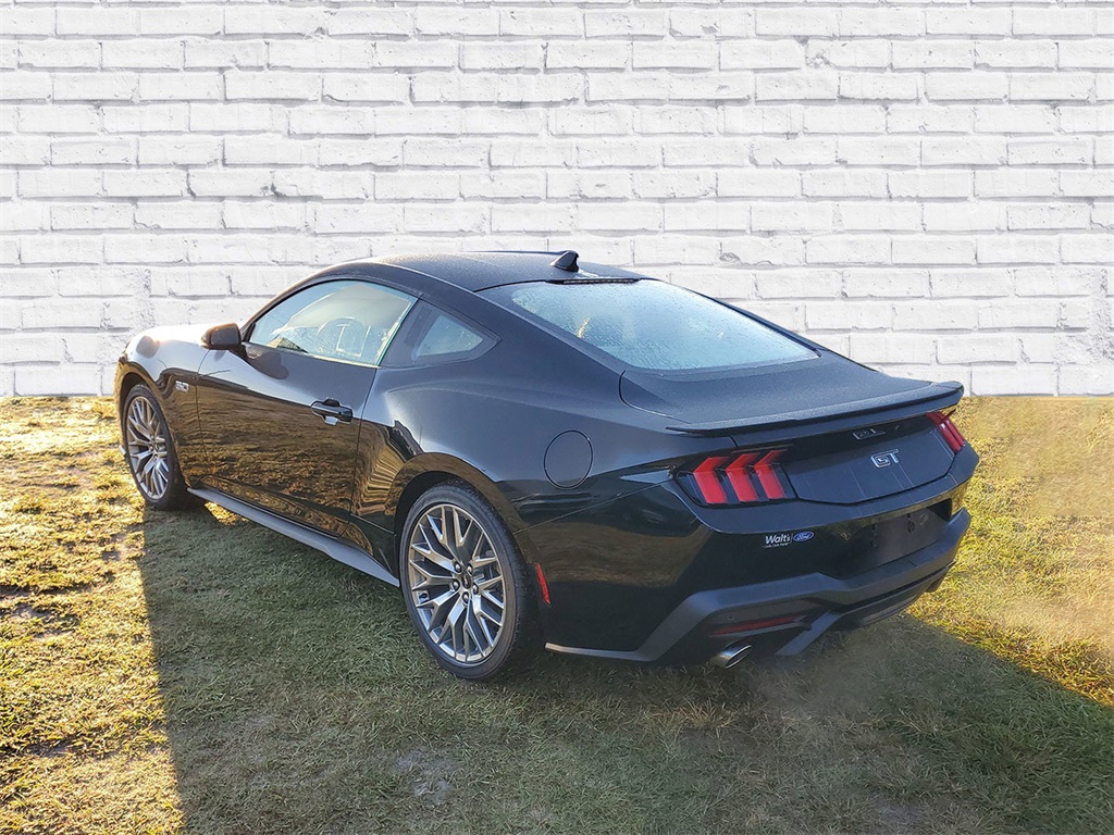 2025 Ford Mustang GT Premium photo 2