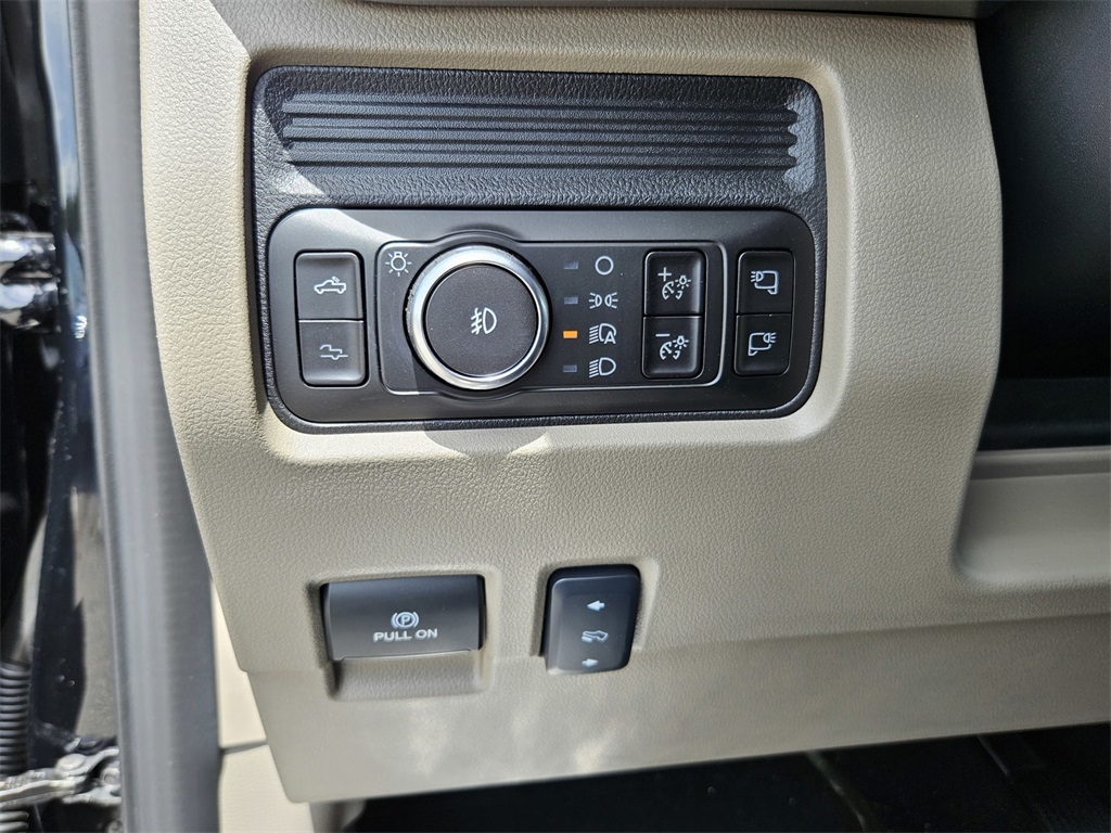 2026 Ford F-250 Platinum photo 17