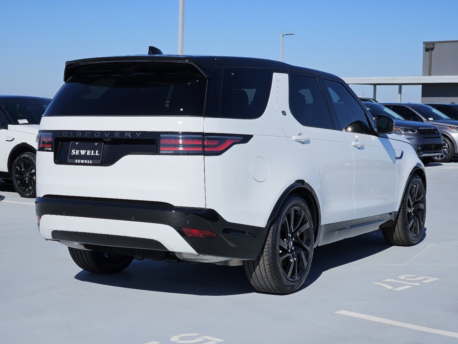 2025 Land Rover Discovery SE photo 4