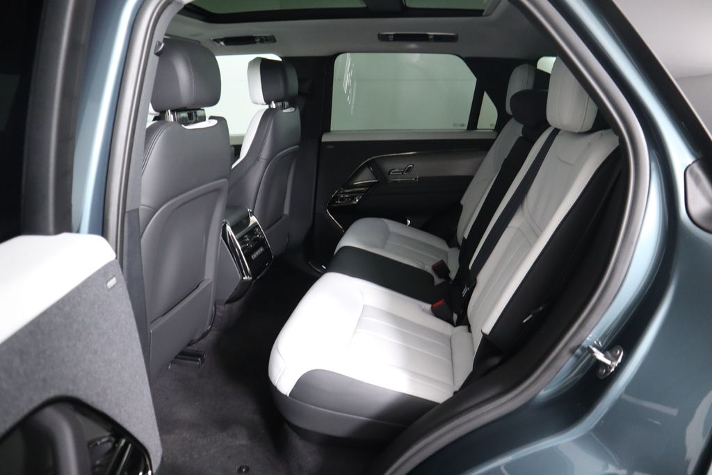 2025 Land Rover Range Rover Sport SE photo 19