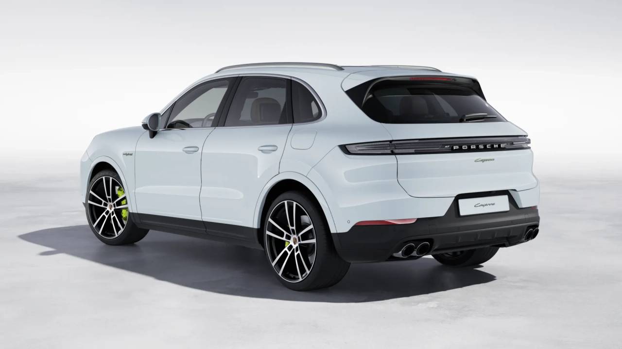 2026 Porsche Cayenne E-Hybrid photo 3