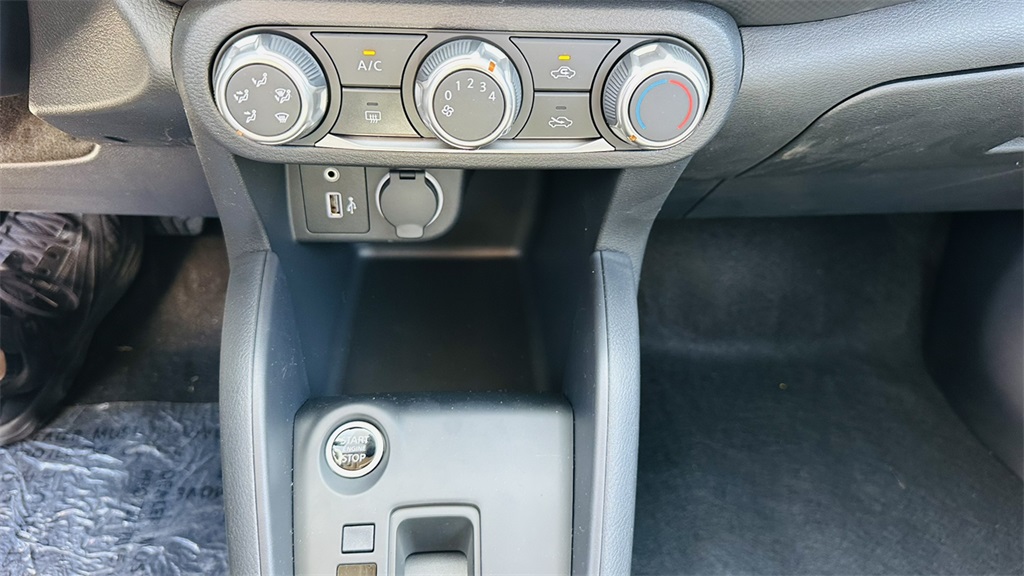 2025 Nissan Kicks Play S photo 20
