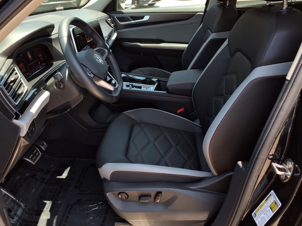 2024 Volkswagen Atlas Peak Edition SE Technology photo 15
