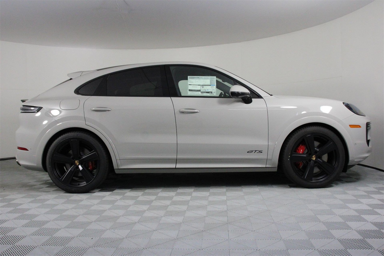 2025 Porsche Cayenne GTS photo 8