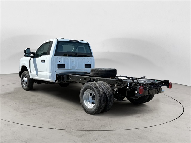 2025 Ford F-350 photo 3