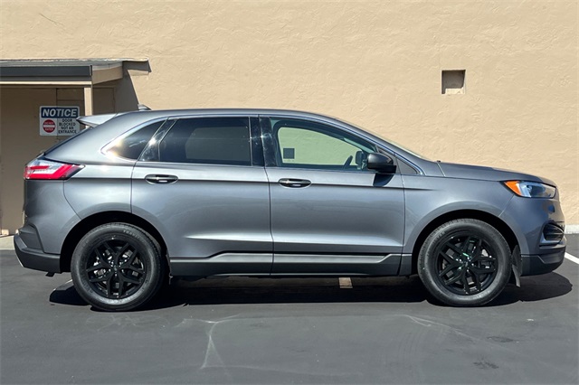 2023 Ford Edge SEL photo 2