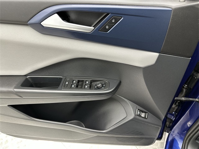 2023 Volkswagen Taos SE photo 4