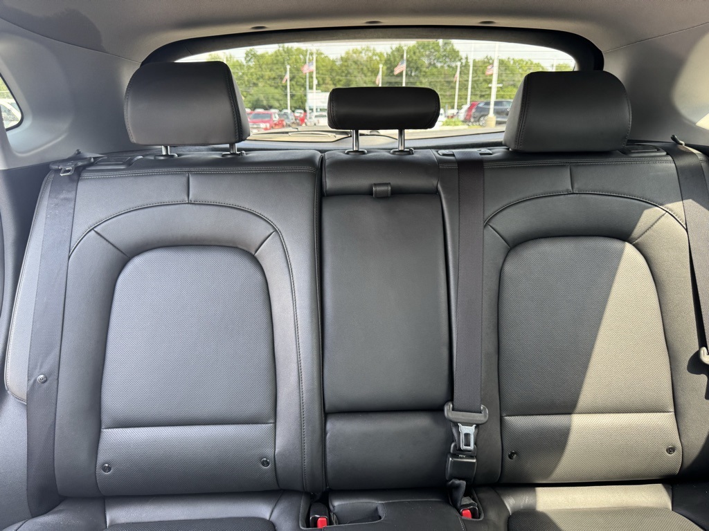 2022 Hyundai Kona Limited photo 9