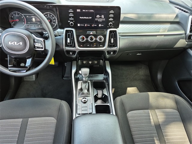2023 Kia Sorento LX photo 21