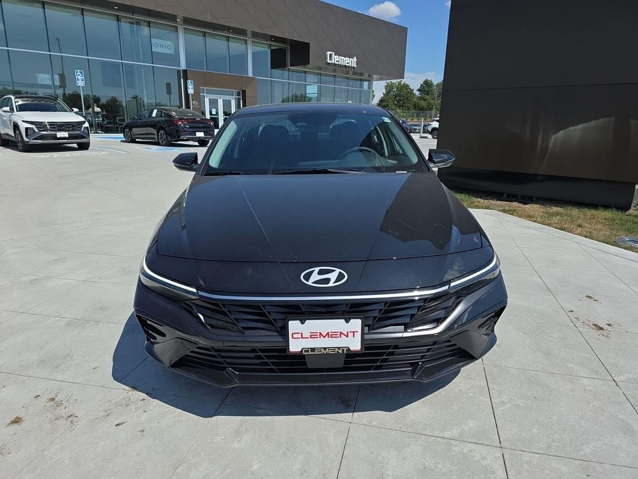 2025 Hyundai Elantra Limited photo 2