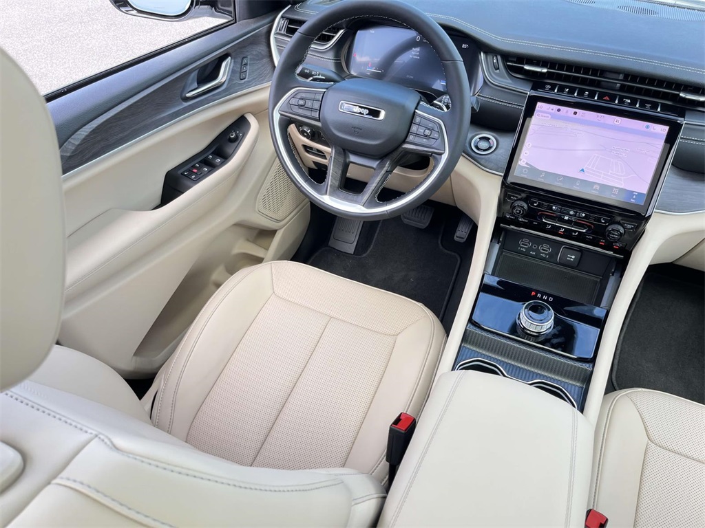 2025 Jeep Grand Cherokee Limited photo 29