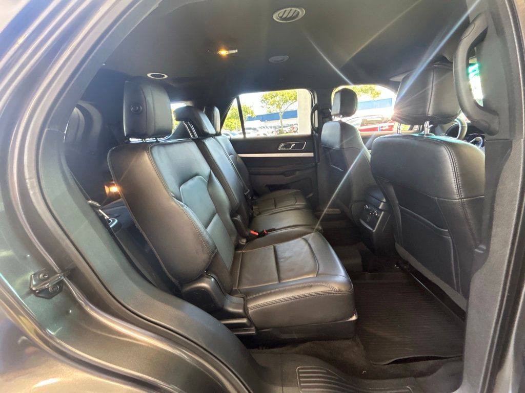 2017 Ford Explorer XLT photo 26