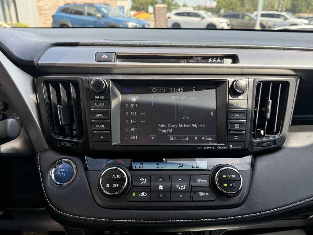 2017 Toyota RAV4 Hybrid XLE photo 20