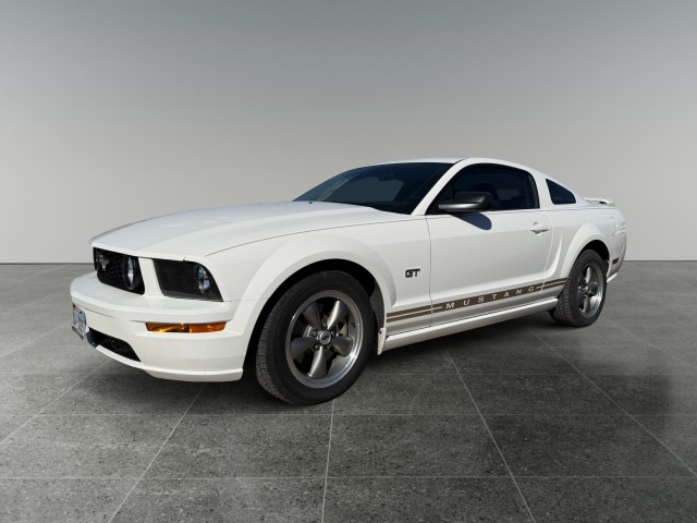 2005 Ford Mustang GT Deluxe