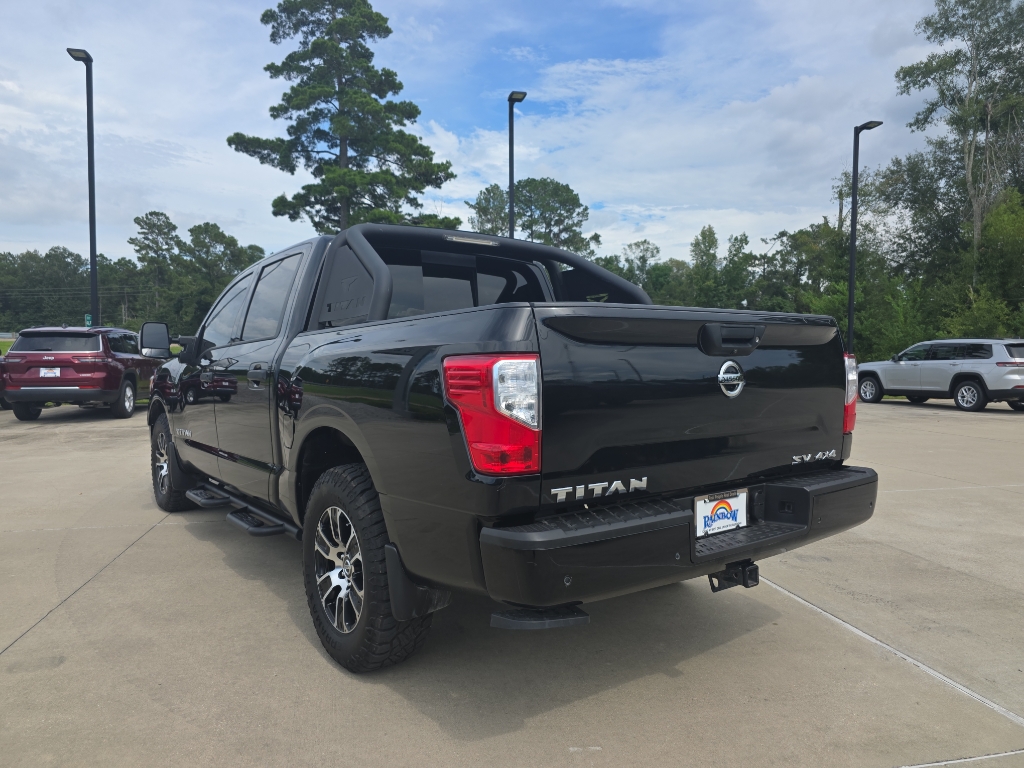 2022 Nissan Titan SV photo 2