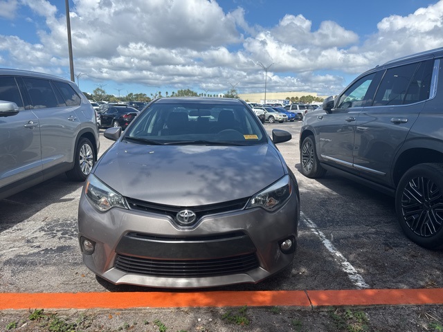 2016 Toyota Corolla LE photo 2