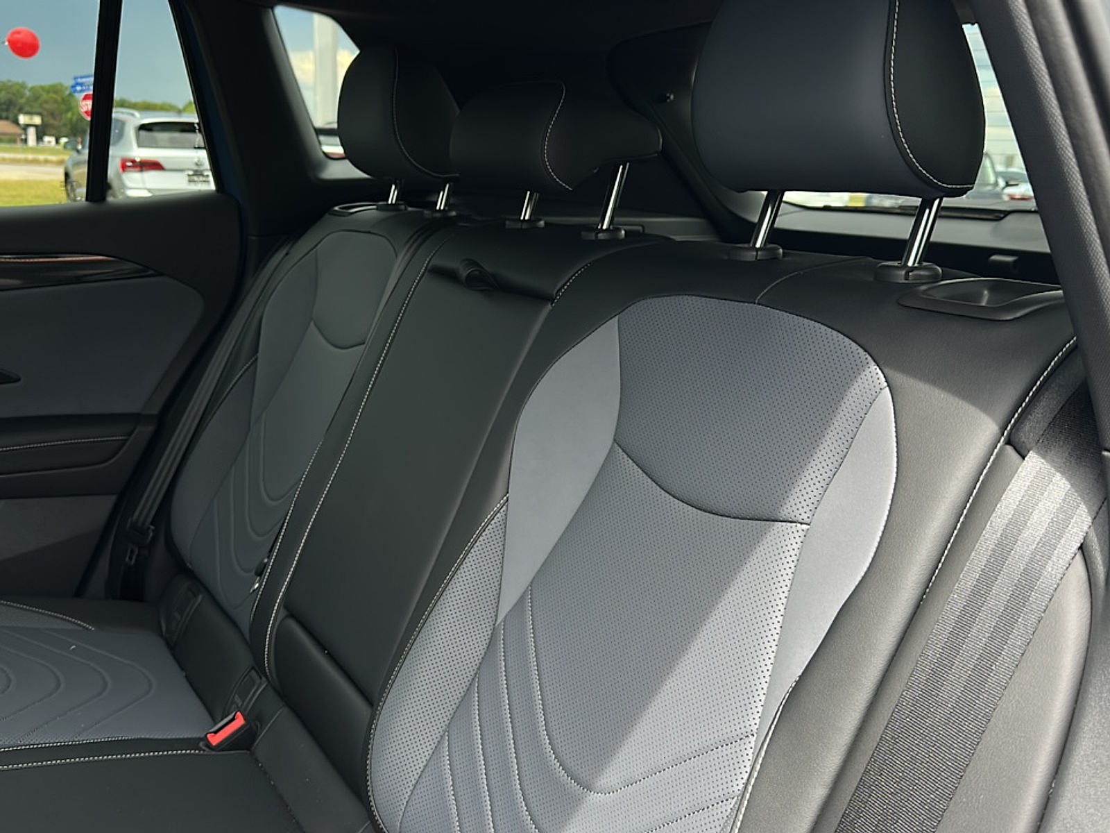 2025 Volkswagen Tiguan SE R-Line Black photo 3