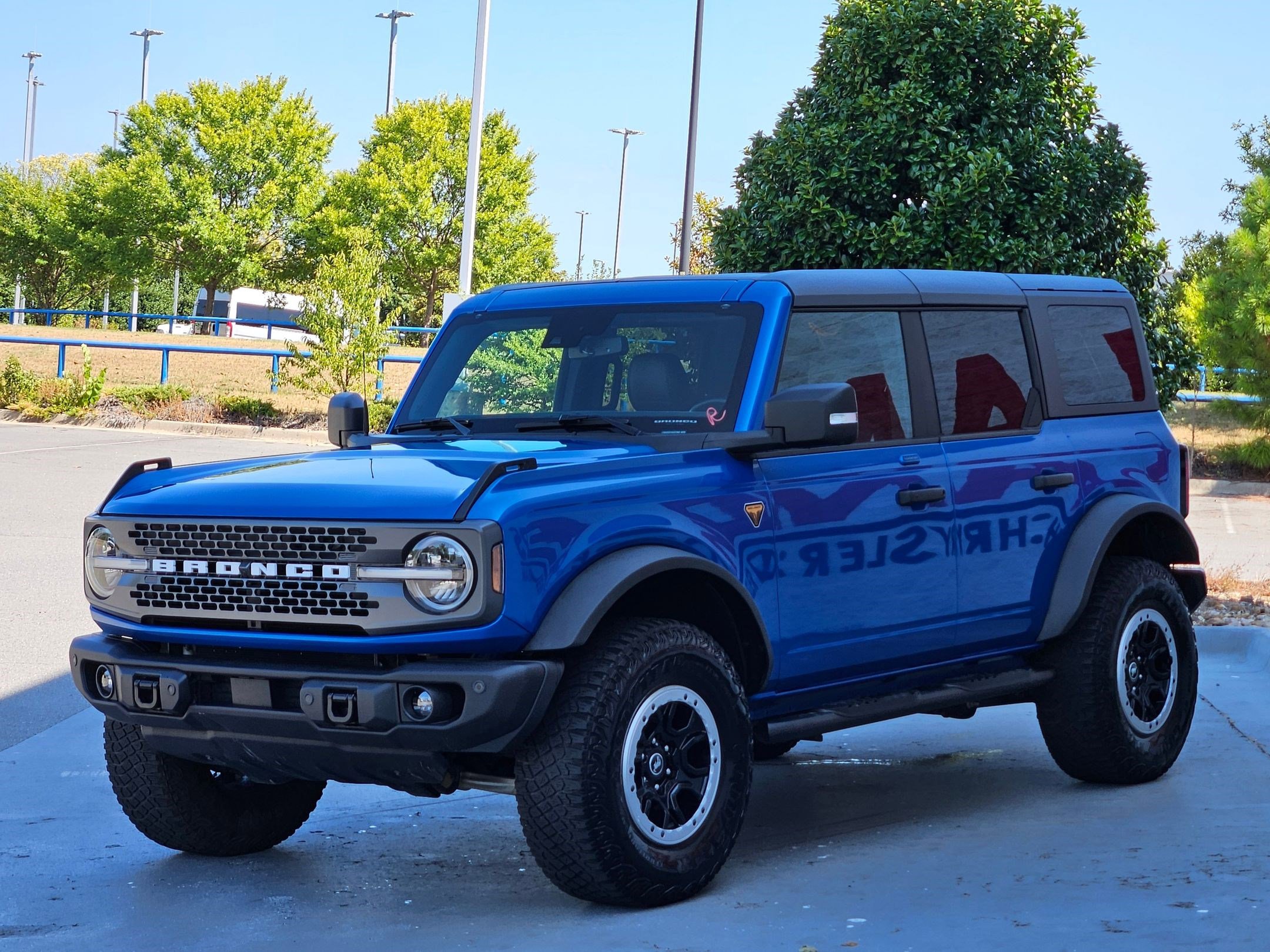 2022 Ford Bronco Badlands photo 2