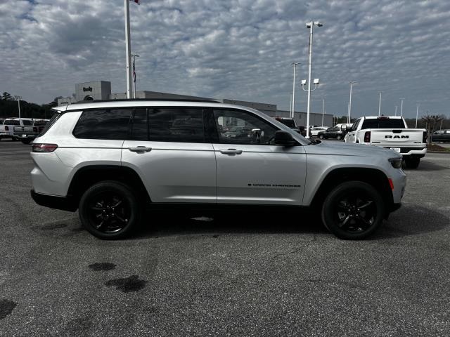 2025 Jeep Grand Cherokee Limited photo 4