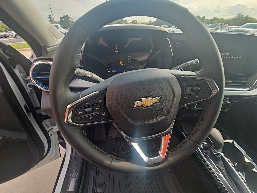 2025 Chevrolet Trax LT photo 25