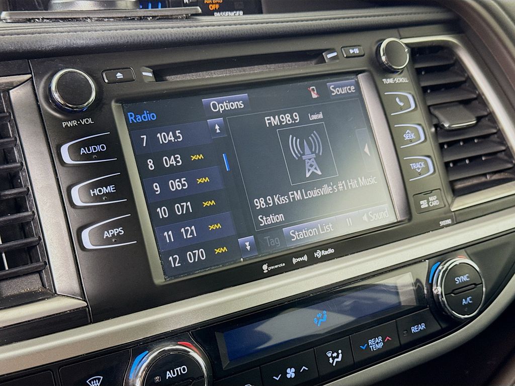 2019 Toyota Highlander XLE photo 19