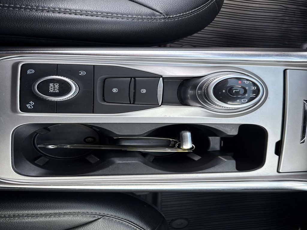 2021 Ford Explorer XLT photo 25