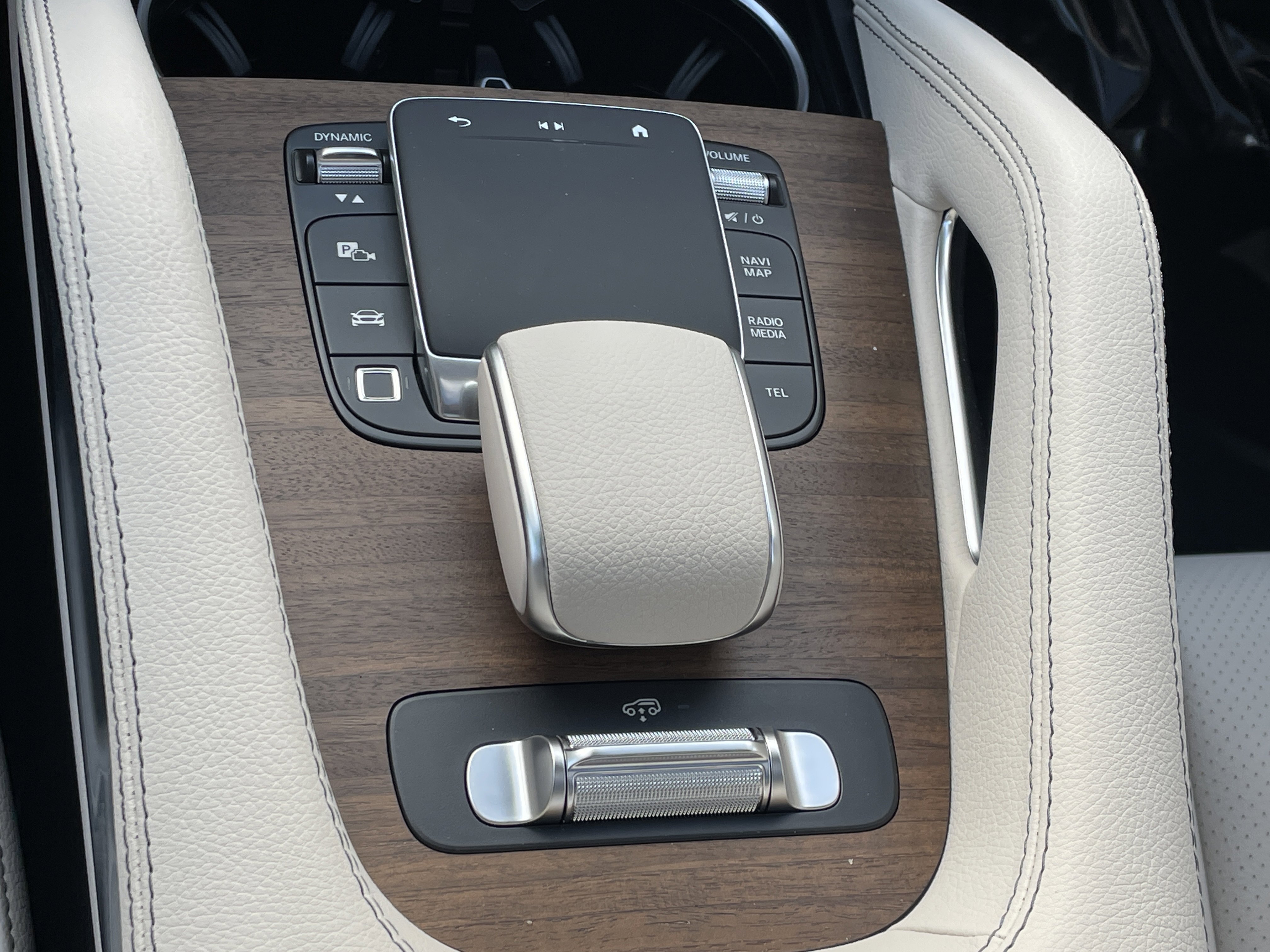 2025 Mercedes Benz GLS 450 4MATIC photo 3