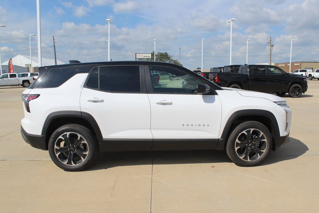 2026 Chevrolet Equinox LT photo 2