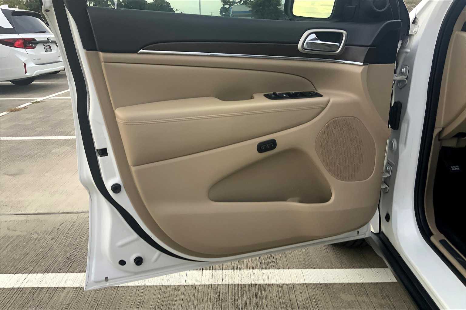 2015 Jeep Grand Cherokee Limited photo 19