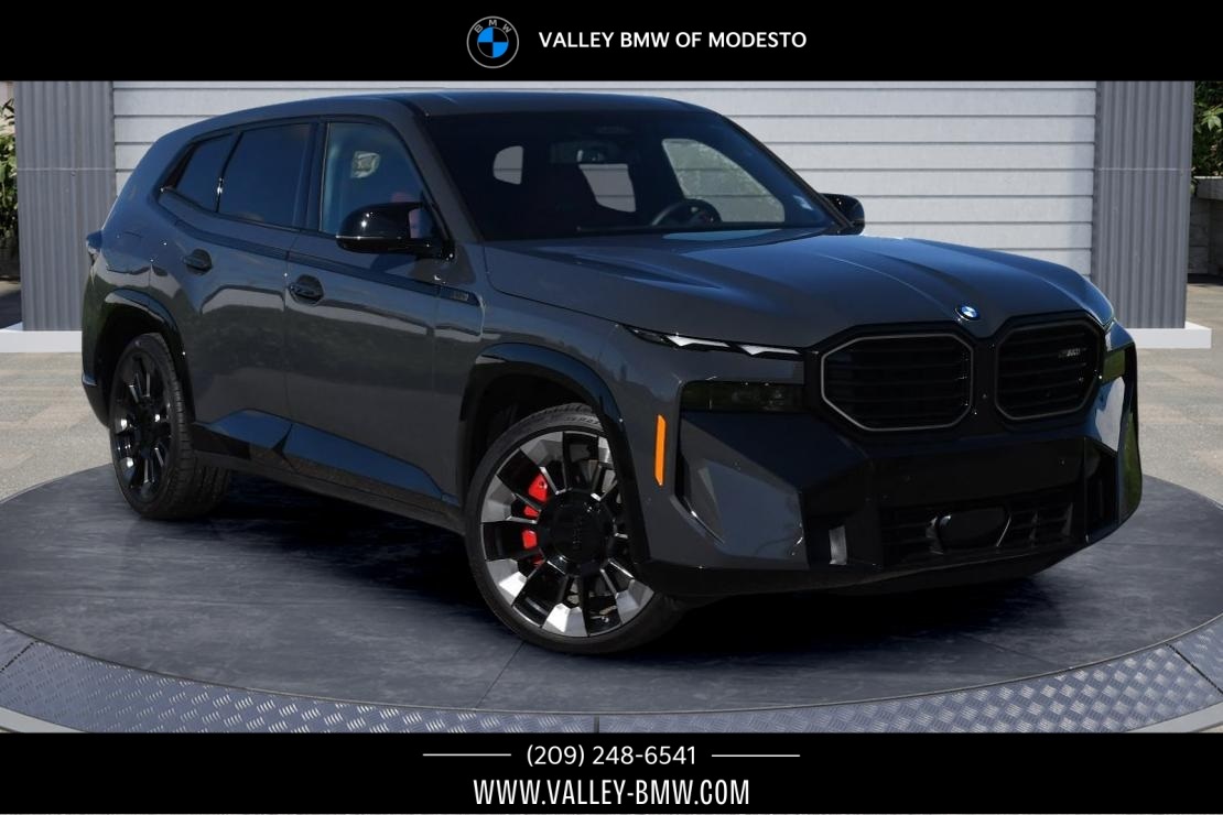 2023 BMW XM Base's photo