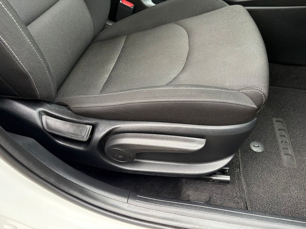 2023 Kia Forte LXS photo 21