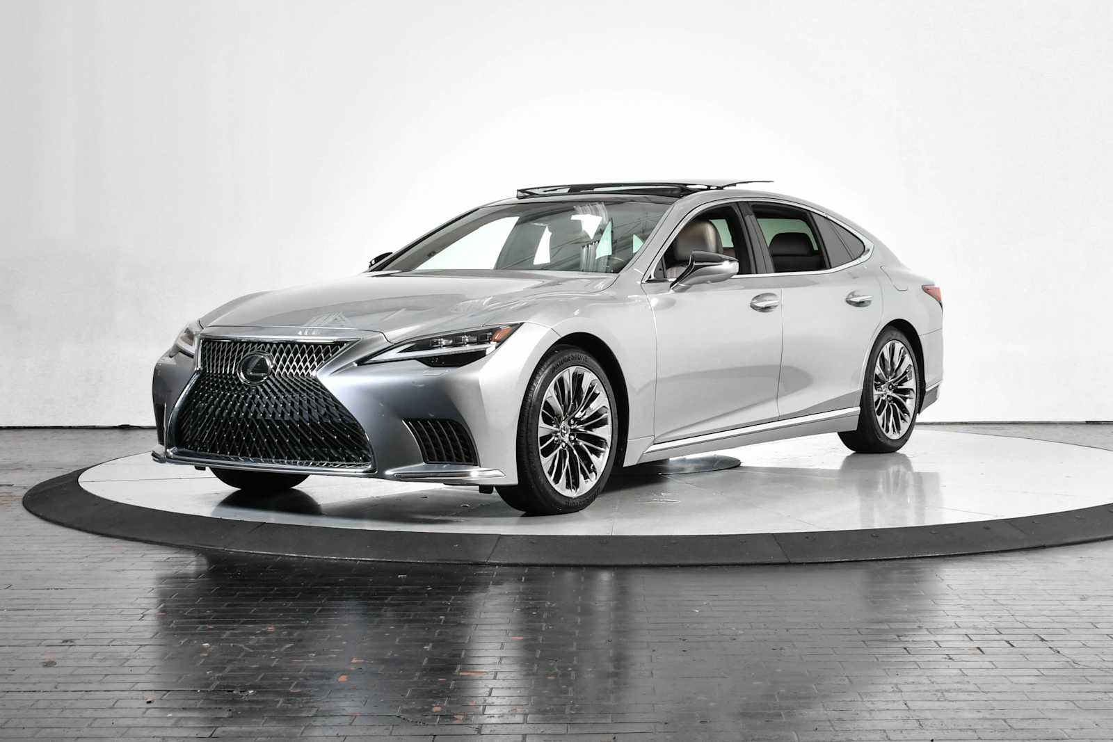 2022 Lexus LS Base's photo