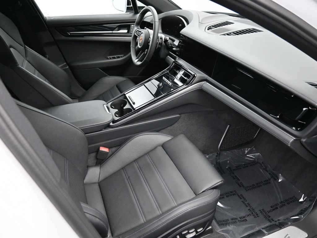 2025 Porsche Panamera 4 photo 10