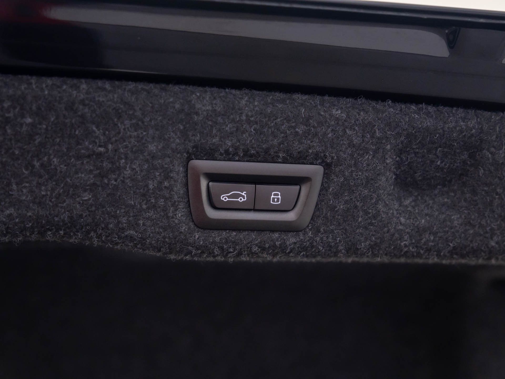 New 2026 Black Sapphire Metallic BMW Base image 32