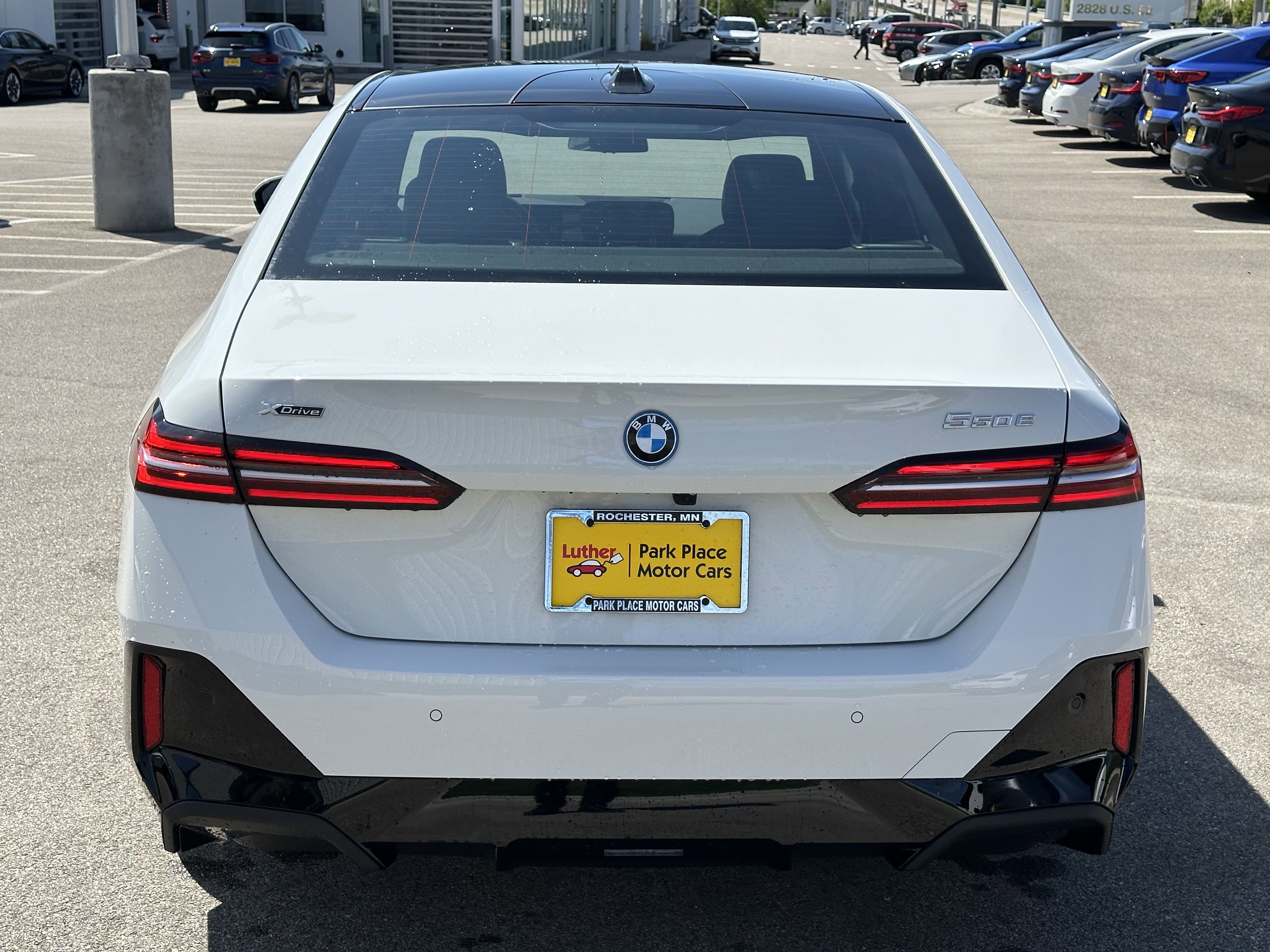 2026 Bmw 550e xDrive photo 3