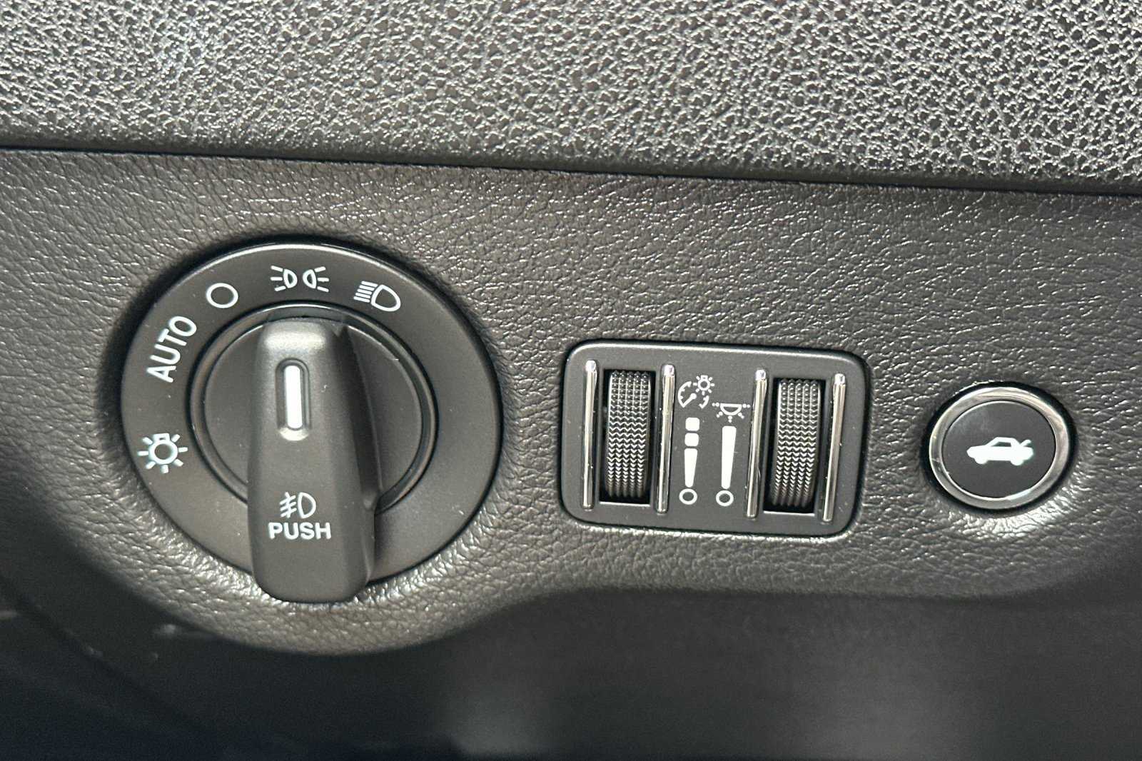 2022 Dodge Charger R/T photo 30
