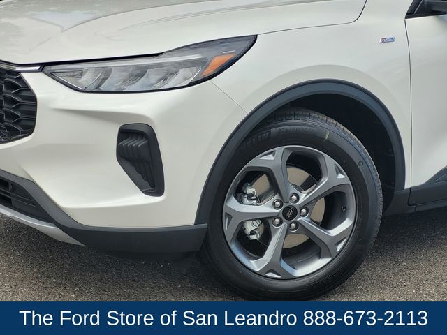 2025 Ford Escape ST-Line photo 3