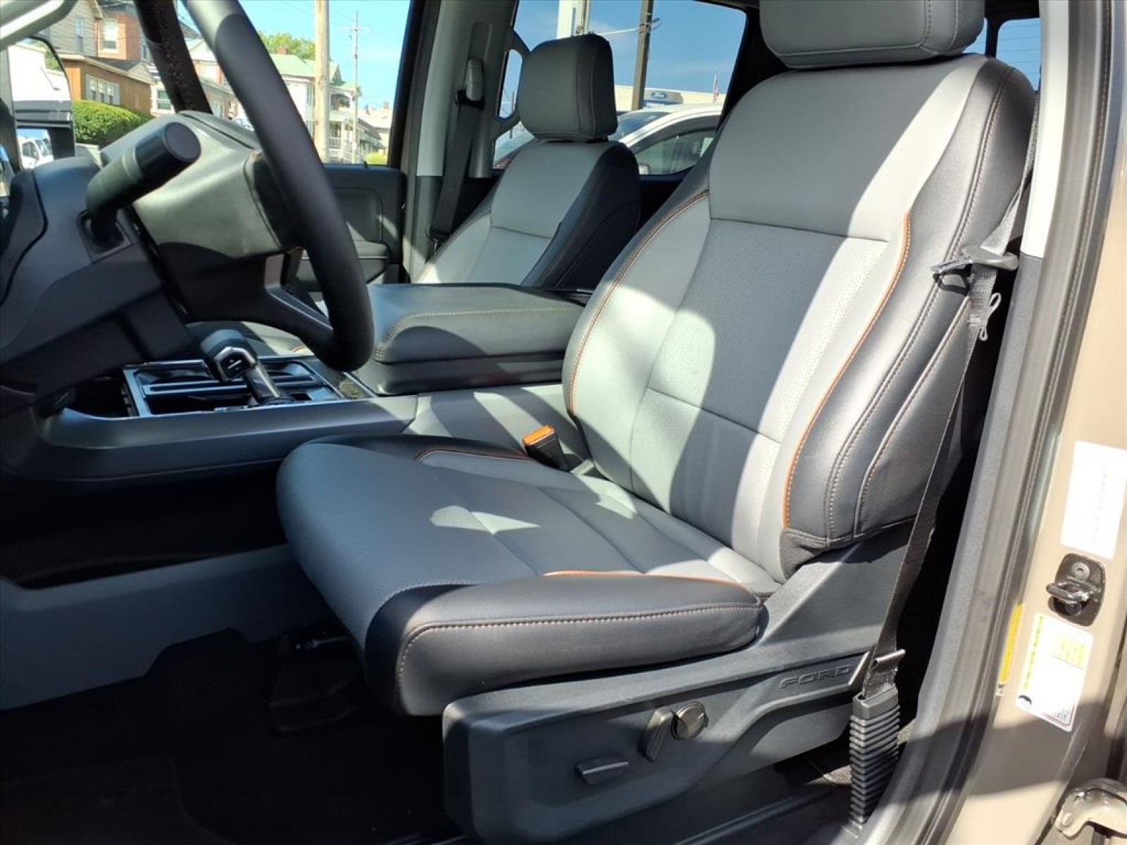 2025 Ford F-150 Lariat photo 4