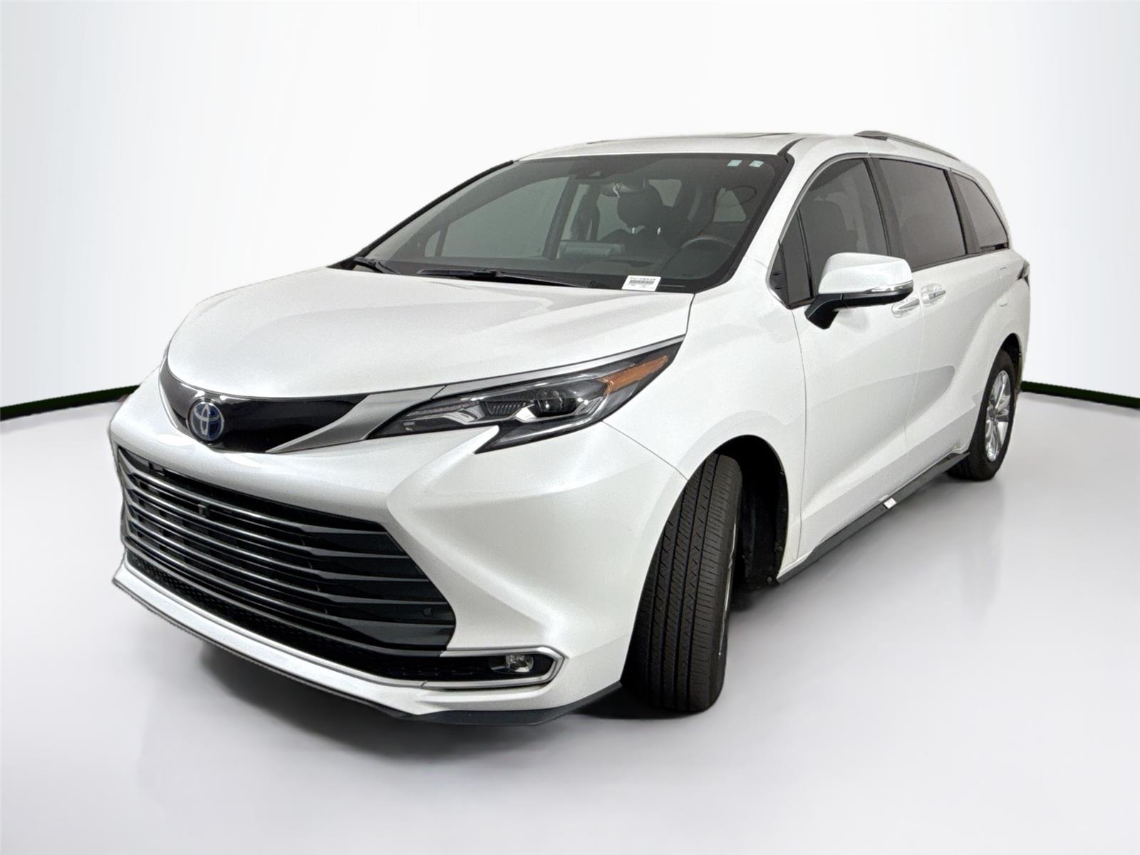 2024 Toyota Sienna Platinum photo 2