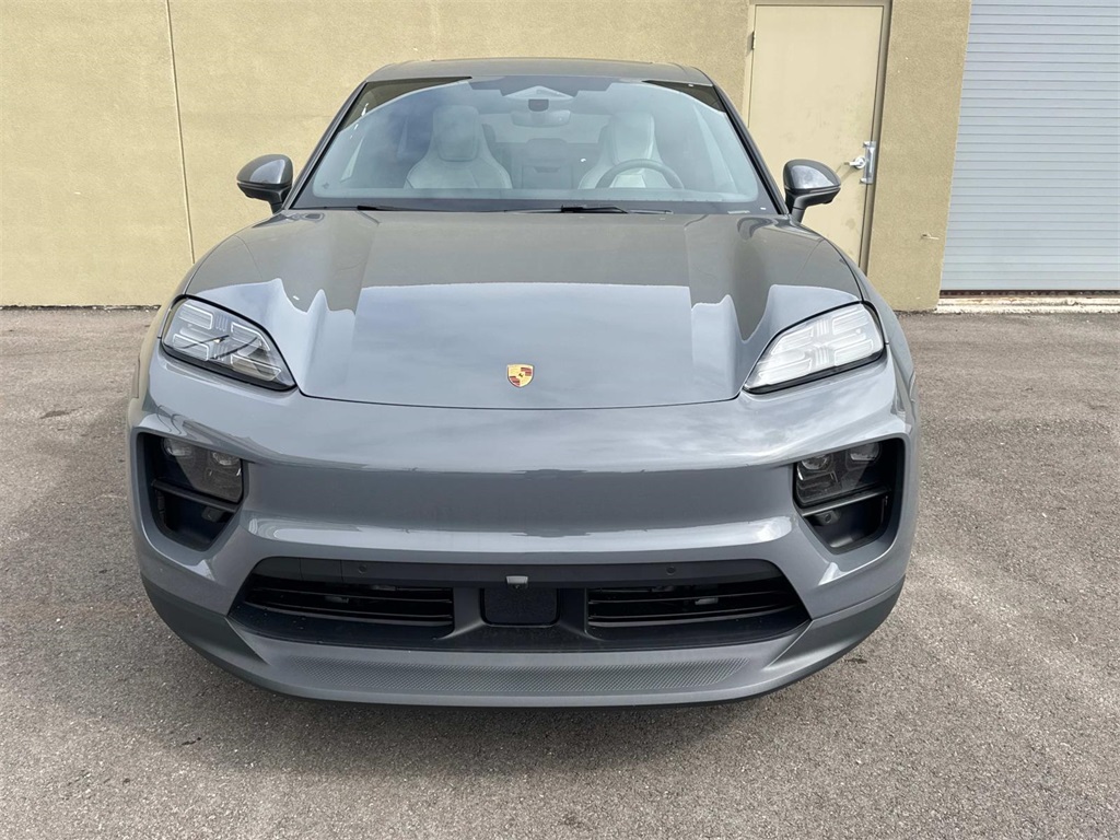 2025 Porsche Macan photo 4