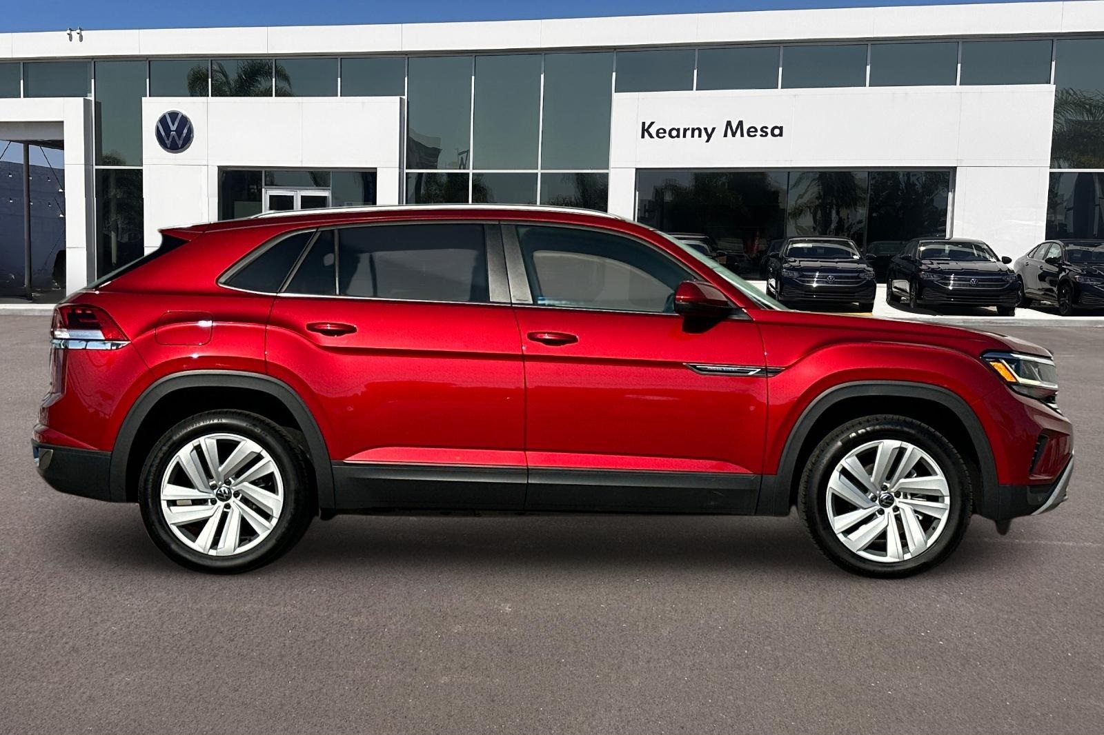 2022 Volkswagen Atlas Cross Sport V6 SE Technology photo 3