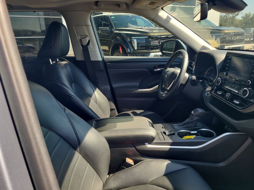 2022 Toyota Highlander XLE photo 28