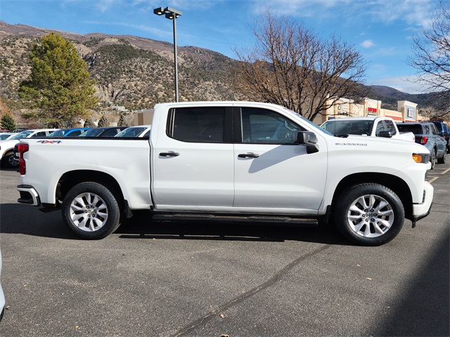 2021 Chevrolet Silverado 1500 Custom photo 2