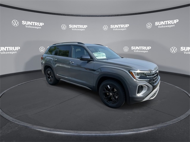 2025 Volkswagen Atlas Peak Edition SE photo 2