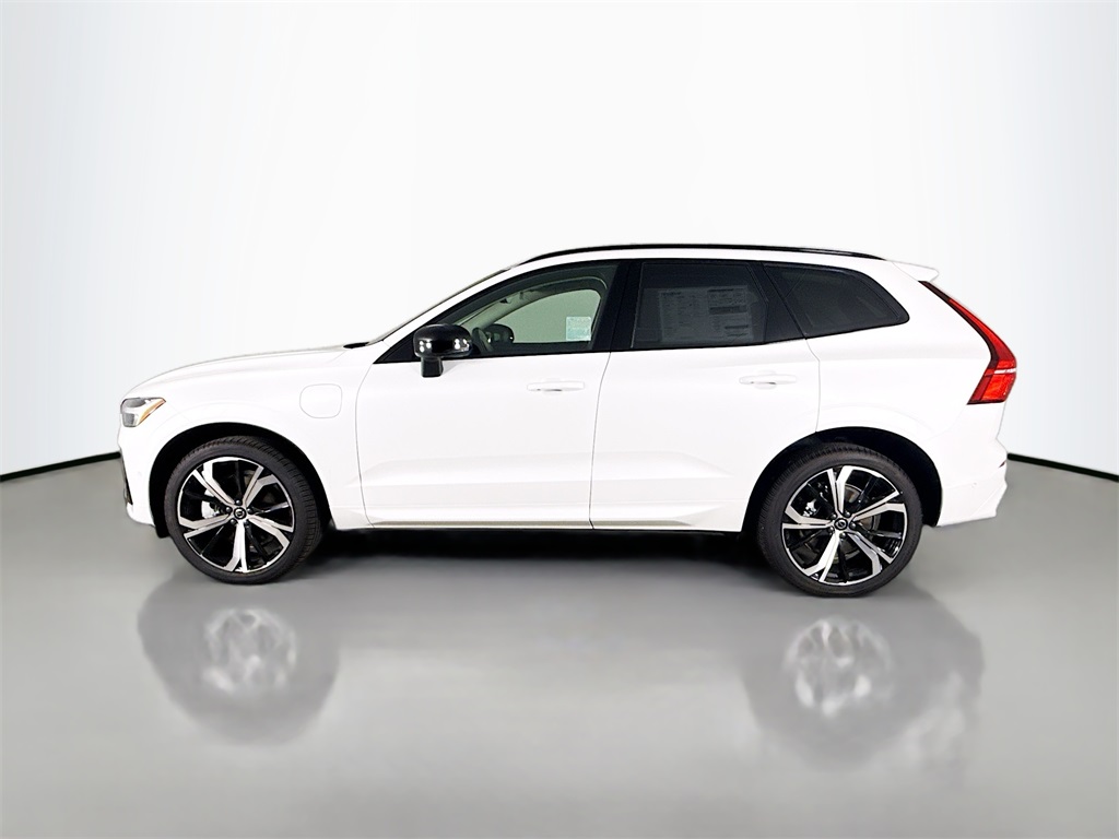 2025 Volvo XC60 Hybrid T8 photo 3