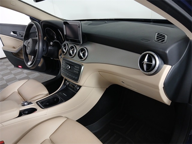 2017 Mercedes Benz GLA 250 4MATIC photo 19